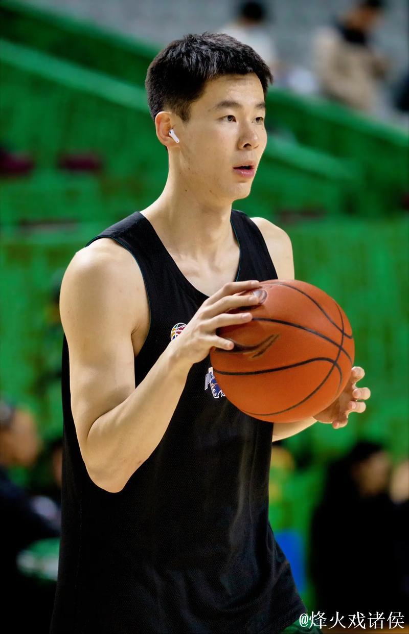 上海对阵同曦前瞻：张镇麟对决郭昊文激情碰撞 古德温力争连胜